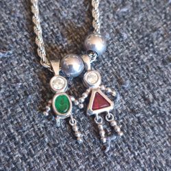 Cadenita Con 2 Dijes De Sterling Silver 925  Le Falta Una Piesa