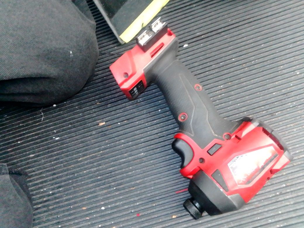 Milwaukee Impact Screw Gun