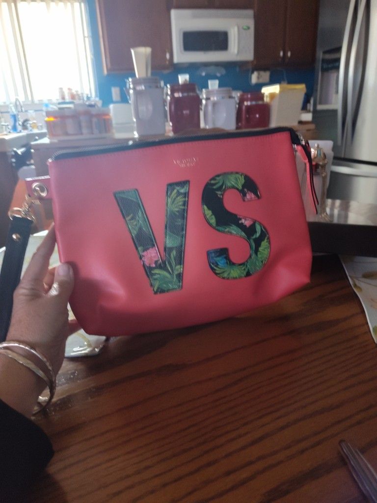 VICTORIA’ SECRET RED BAG / CLUTCH WITH ZIPPER