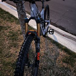 2022 Specialized Camber Mountain Bike