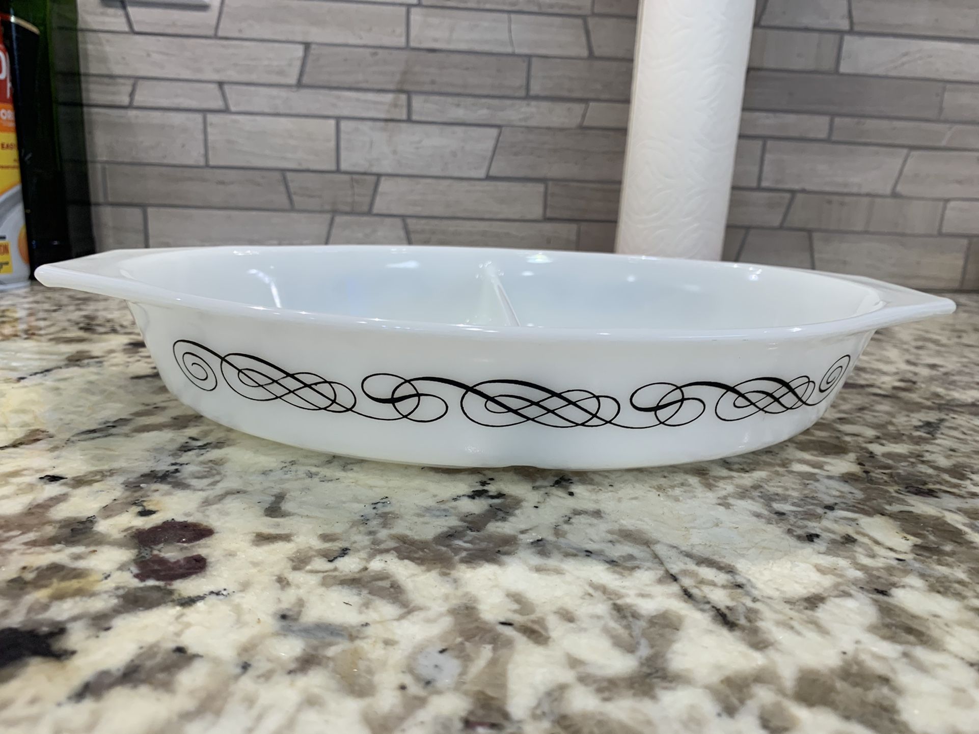 Pyrex Scroll Divided Dish 