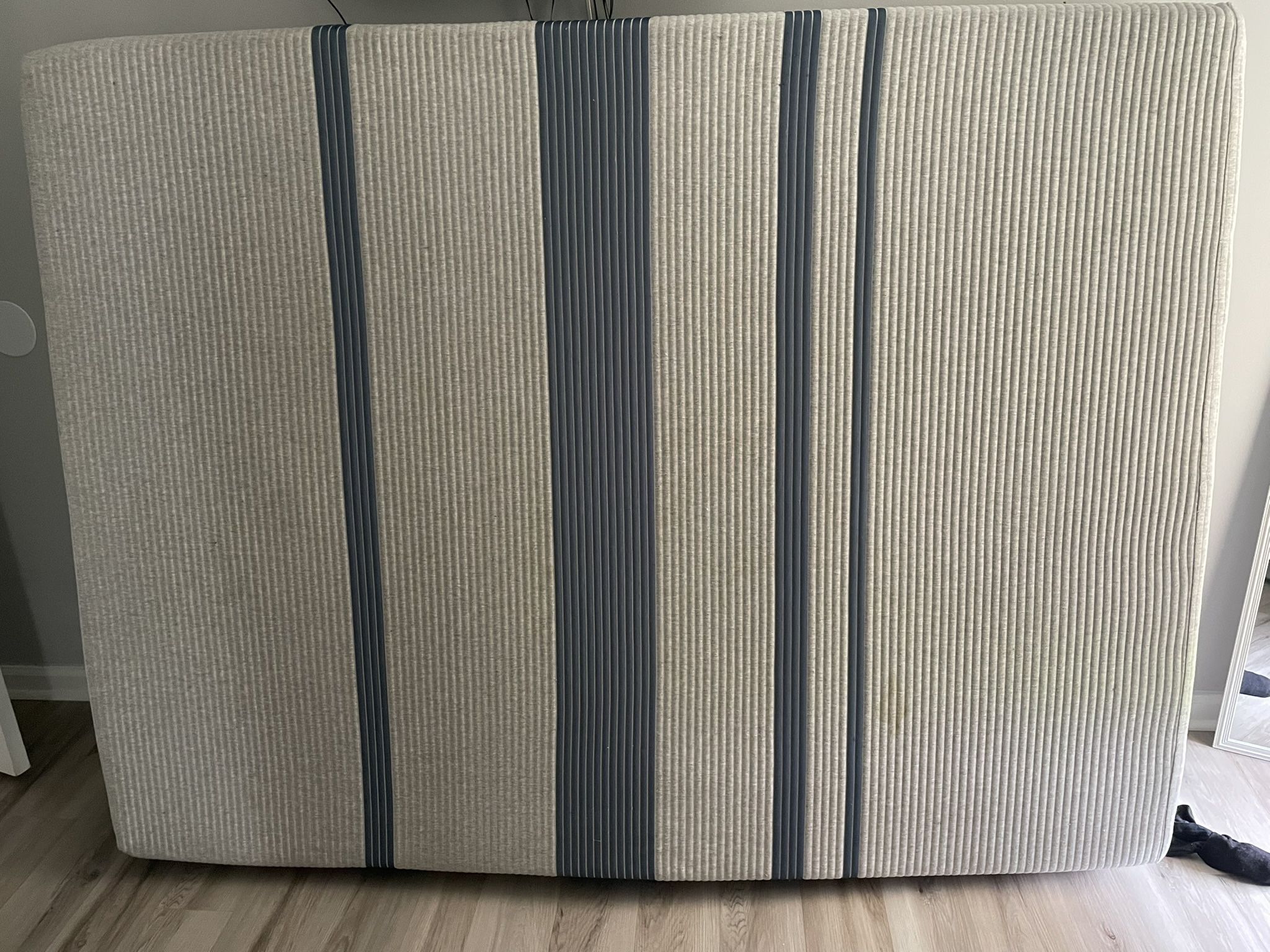 Queen ICOMFORT BLUE 300XT FIRM
