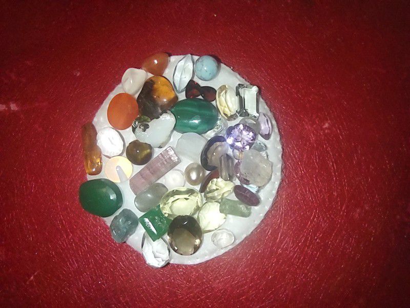 90 carats mixed gems