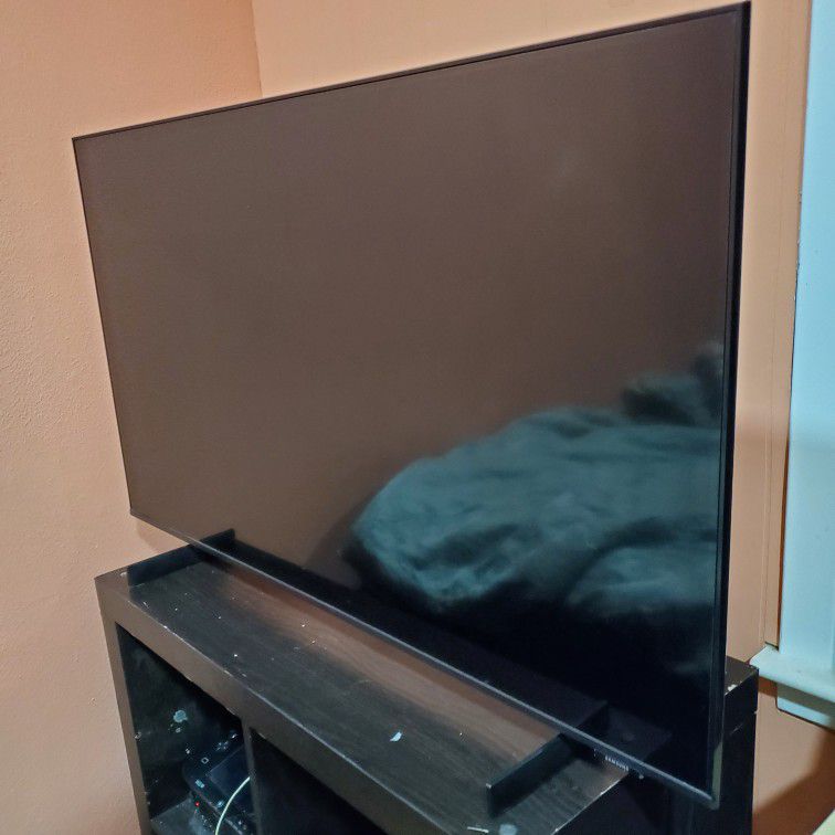 Samsung Smart TV 4K Crystal UHD (Or Trade For 32inch Gaming Monitor)