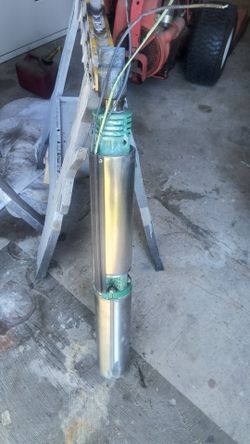 Submersible well pump
