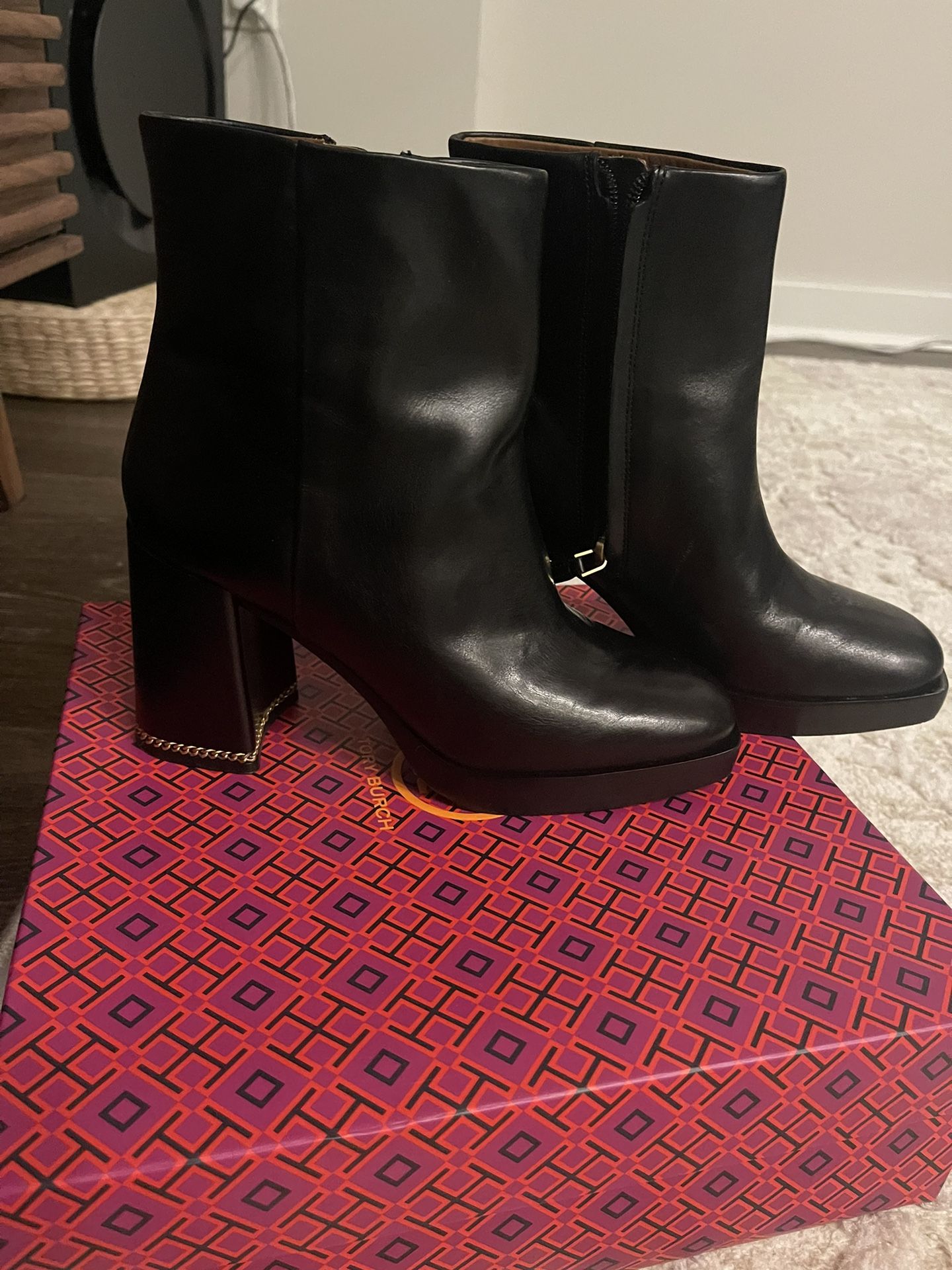 Tory Burch Ruby 90MM Boots Black size 8