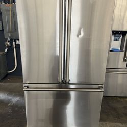 Viking Stainless Steel French Door Refrigerator IZ