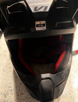Fox racing v1 helmet