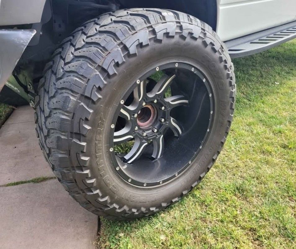 40x15.50xR22 Toyo Open Country with Maverick Fuel Wheels, 8 Lug also Comes W/ Adapters 6 to 8 Lug