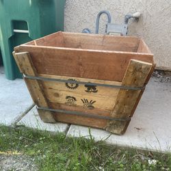 Tengo Estos Plánteros De Madera Usados Como Nuevos Disponibles Son 24 X24 X 20 De Alto 