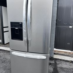 LG 30 in. W 22 cu. ft. French Door Refrigerator with Water Dispenser in Stainless Steel