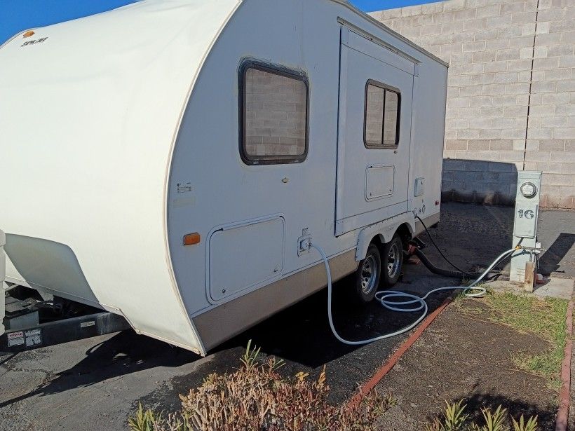 2010 Noma Skyline 18'