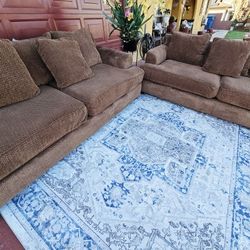 Beautiful Set 2 Couches Totally Deep Clean Good Condition No Stains No Smell 