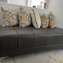 Automan Dé Piel Semi Nuevo Se Puede Usar Dé Meza Dé Centro Oh Sofa Oh Para Ponerse Enfrente Dé Tu Cama