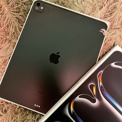 Ipad Pro M4 Chip 13Inch 256Gb with Cellular Brand new Ipad Under apple warranty