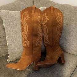 Women’s  Size 12 Tan Suede Cowboy Size 12