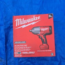 Milwaukee
M18 18-Volt Lithium-Ion Brushless 1/2 in. High Torque Impact Wrench with Friction Ring (Tool-Only)