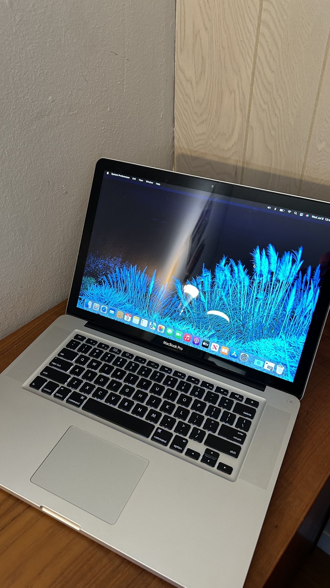 Apple MacBook Pro 15” I7/8GB/256GB SSD $175