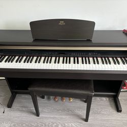 Yamaha Ebony Digital piano YDP-181