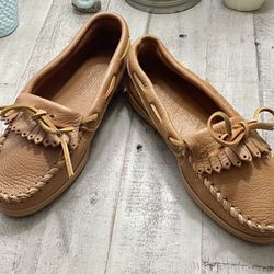 Minnetonka - Natural Leather Moccasins - Women’s Size 6.5 - Fringe -Rubber  Sole