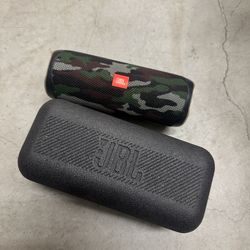 JBL camo Bluetooth Speaker Flip 5