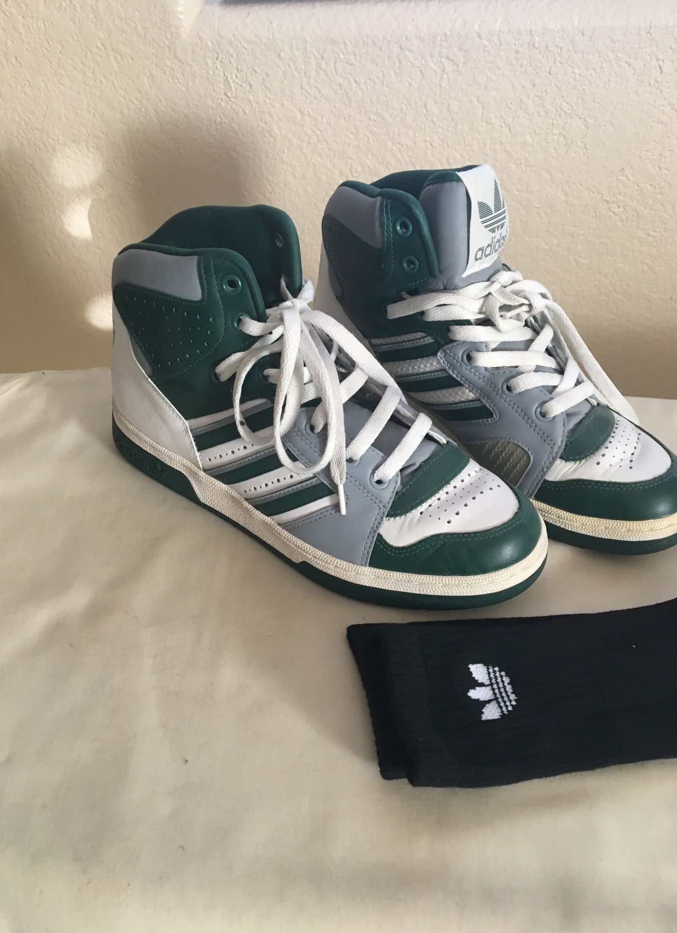 Men’s used size 8 Adidas
