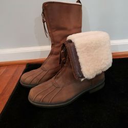 Womens Ugg Waterproof Boots Size 9