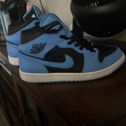 Air Jordan 1 Mid University Blue Black