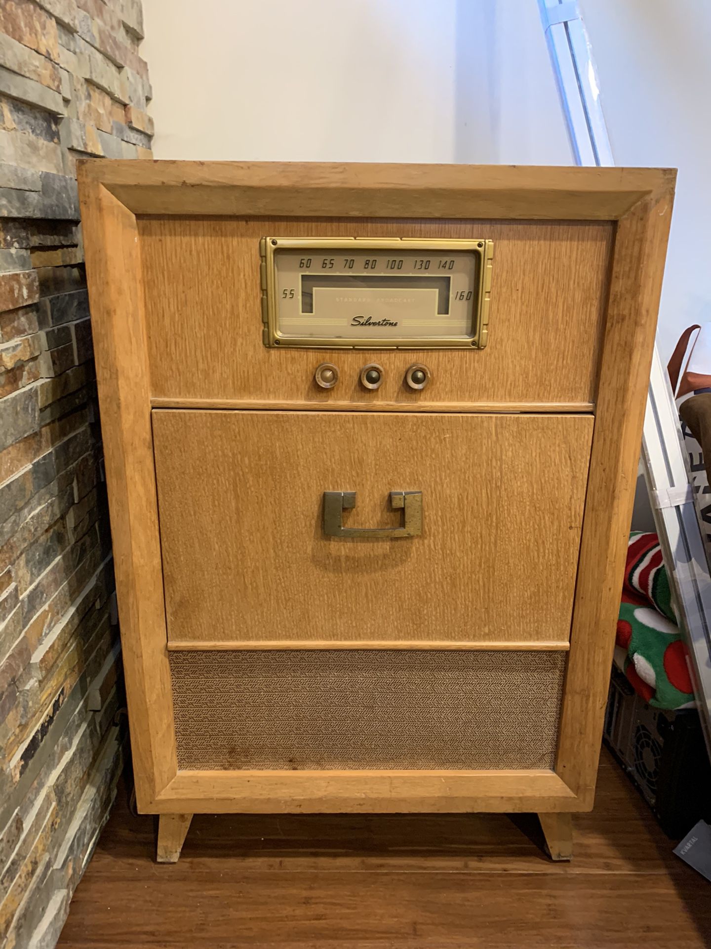 Vintage Silvertone Radio/Record Player 1940’s?