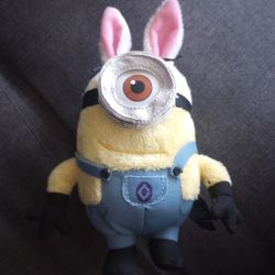 Easter Bunny MINION Plush Hop Despicable Me - Very Rare - Best Buy Exclusive (Check The Desk)