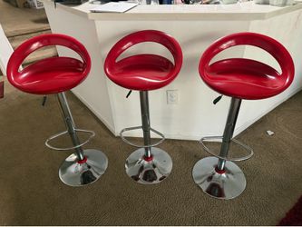 Bar stool 3 red in good condition