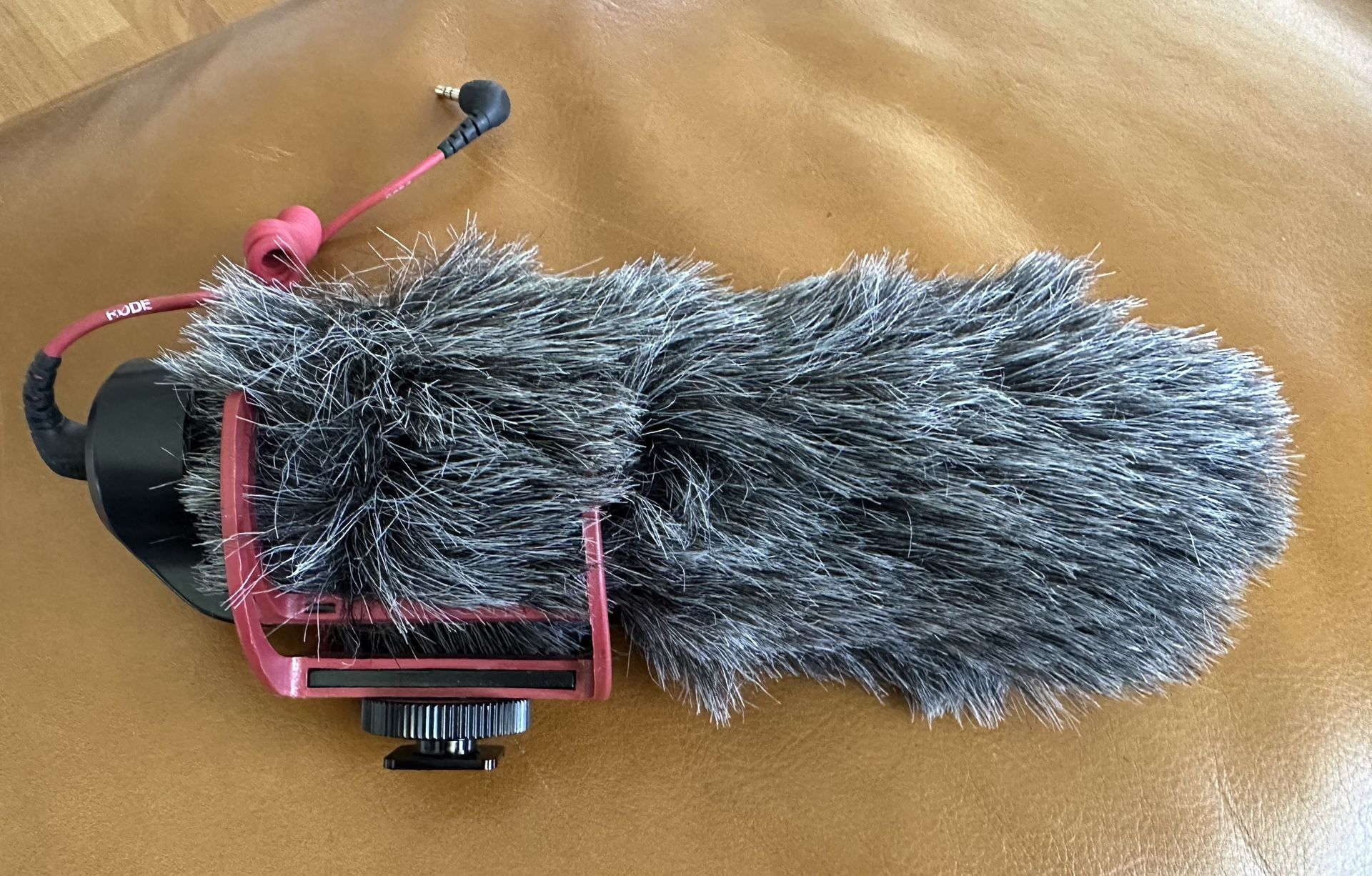 Rode VideoMic GO Lightweight On Camera Microphone 6" 3.5mm