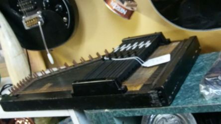 Auto harp.