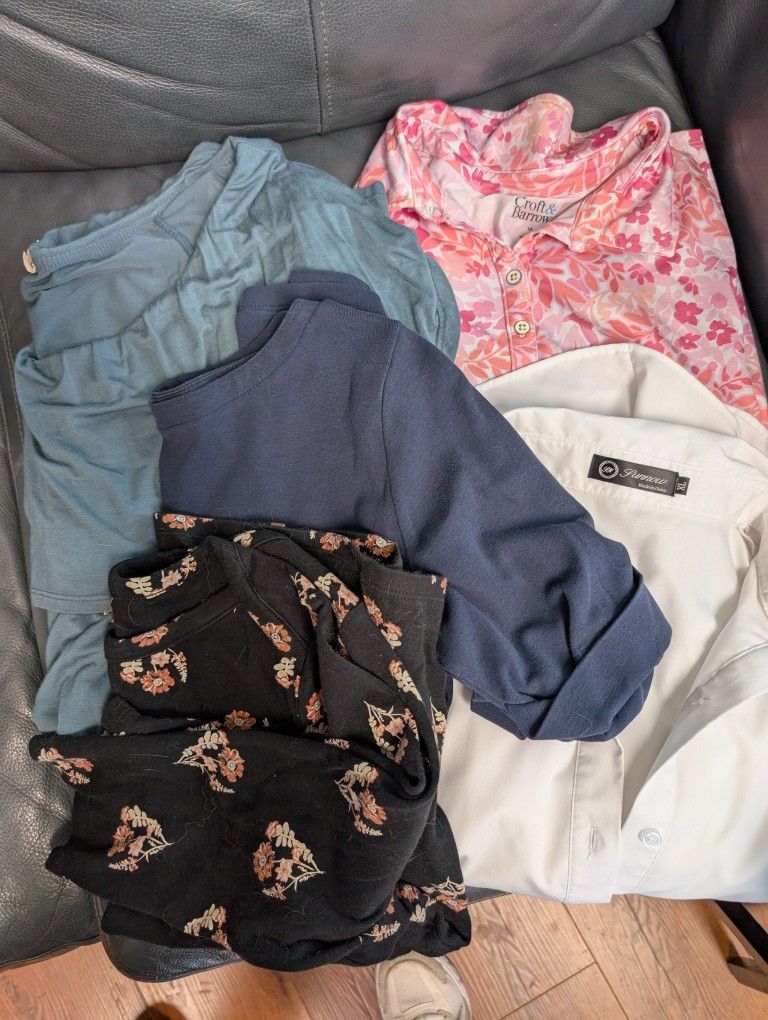 Lot Of (25) Women's Clothing, Med/LG/PM