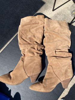 Women’s Tan Suede Boots 10 M
