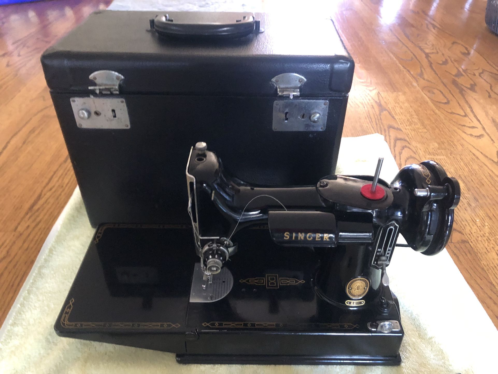 Featherweight 221 Sewing Machine