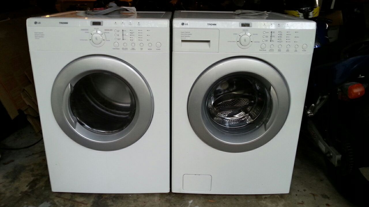 LG WM1812CW / DLE2512 Front Loader Washer & Dryer Set