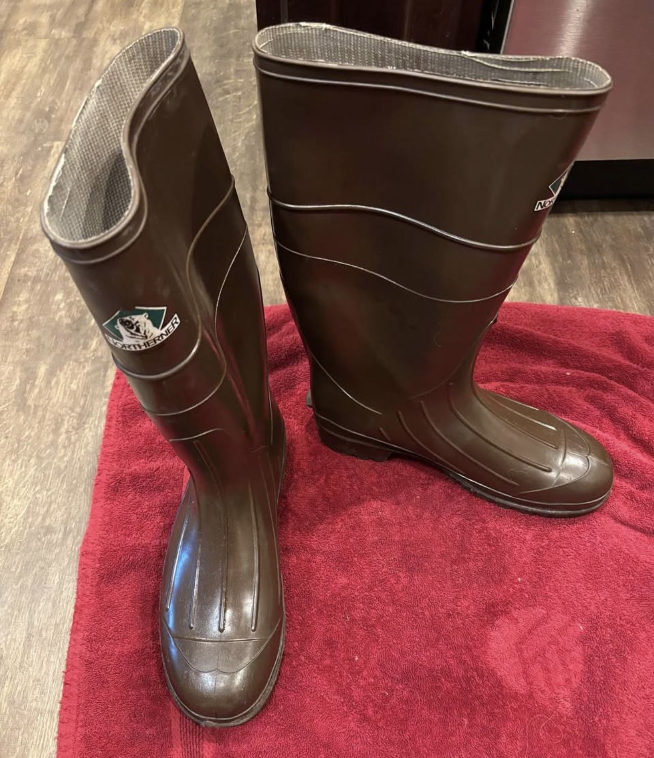 Rubber mud rain boots men northerner brown size 11 farm marine Halloween Christmas prop decor