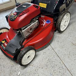 Toro Recycler SmartStow Mower. Self Propelled w/22” Cutting Deck With 190cc Engine. Works Good.