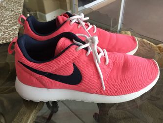 Sea Coral Nike - Size 9.5 or 9 1/2 - Like New