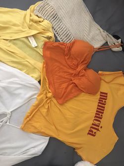 New posts! Check out my listings 🖤