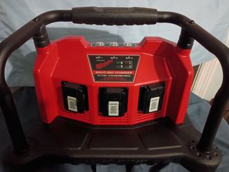 Milwaukee Heavy-Duty 3-Bay Multi-Bay Charger