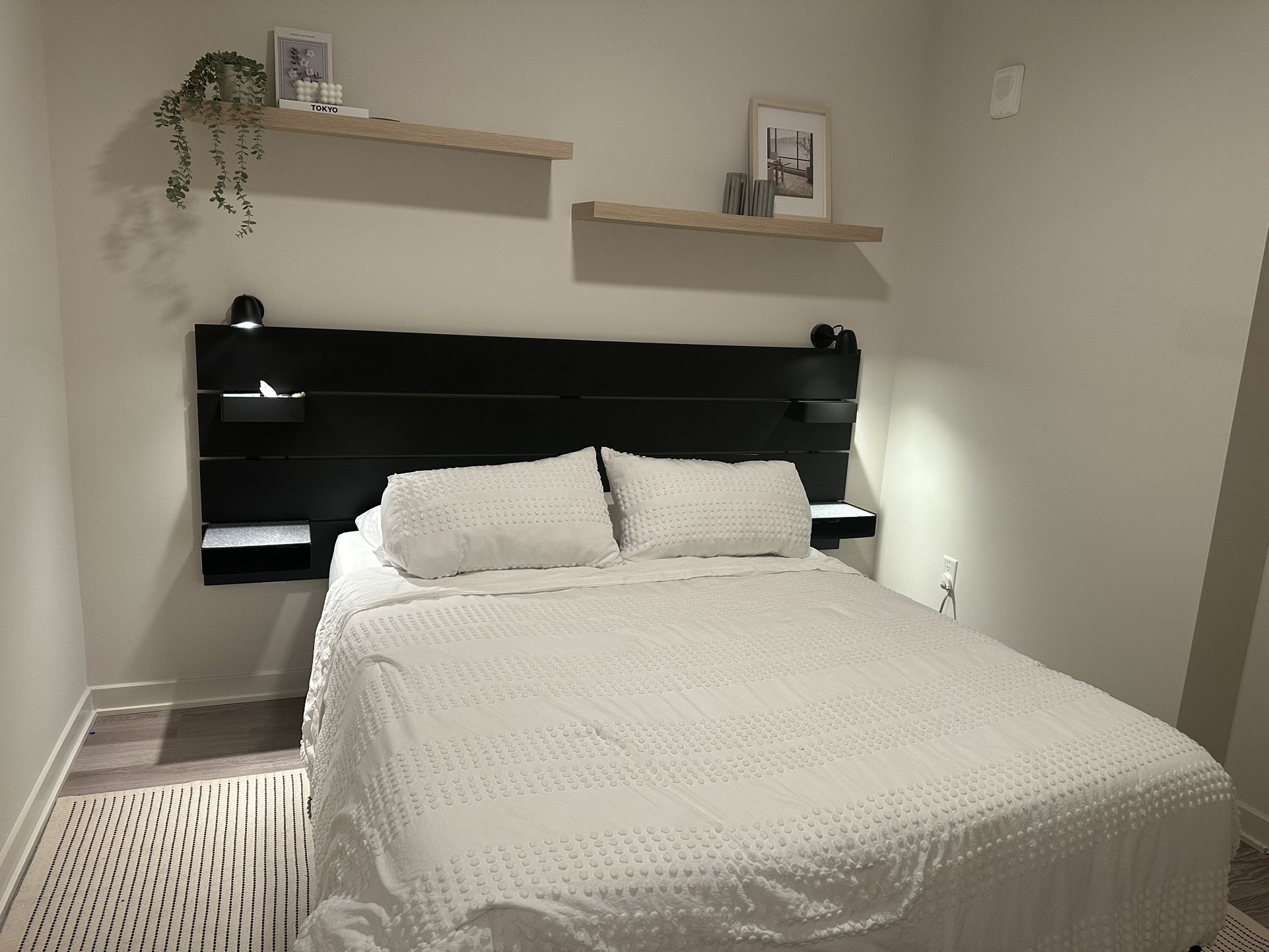 Bed base / headboard / storage of 6 drawers