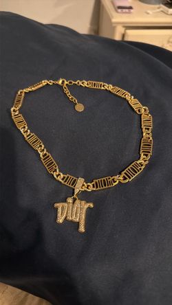 Limited edition logo straus chain gold plated medallion
