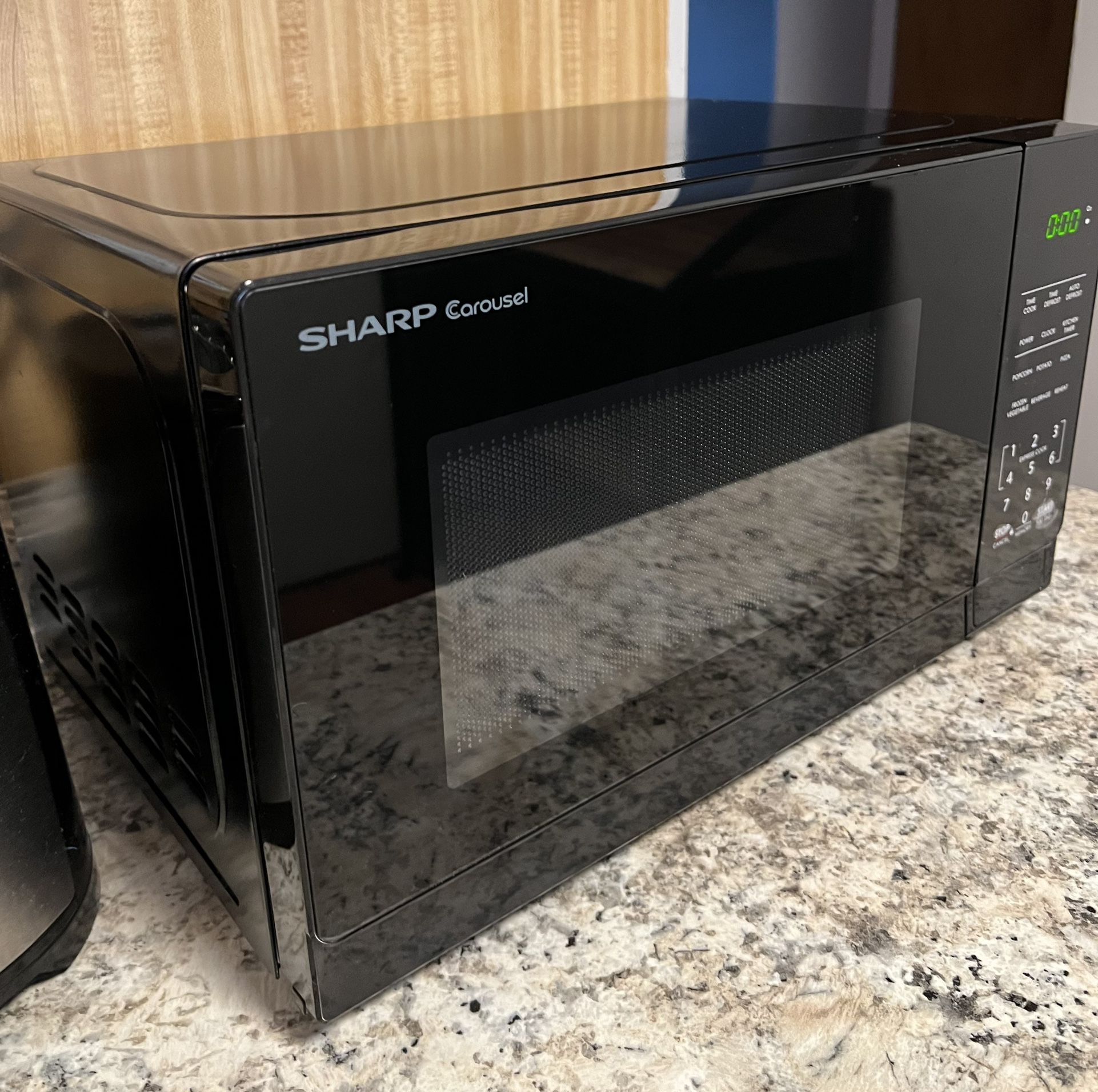 Insignia - 0.7 Cu. Ft. Compact Microwave - Black for Sale in New York, NY -  OfferUp