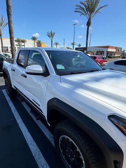 2025 Toyota Tacoma Trd-off road 4x4