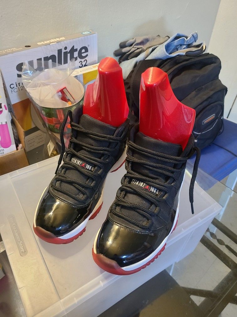 Air Jordan Bred 11s Size 7.5 (2012)
