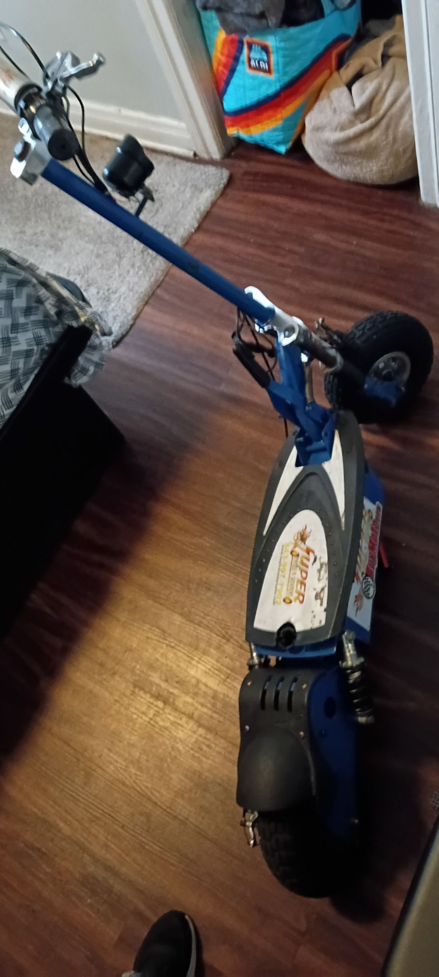 Super scooter 36 volt runs great battery is new with charger and key start working headlight