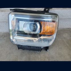 2015 - 2018 GMC SIERRA SIERRA1500 LEFT HEADLIGHT DRIVER SIDE HID XENON GENUINE USED OEM.  A1