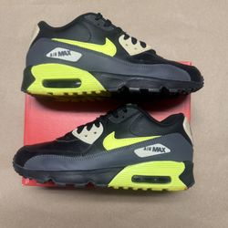 Nike Air Max 90 LTR GS size 6y Dark Grey Volt running shoes Rare!